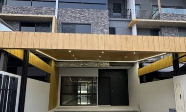 For sale 3 bedrooms townhouse in Lat Phrao, Bangkok