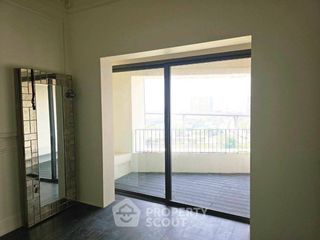For sale 2 bedrooms condo in Yan Nawa, Bangkok