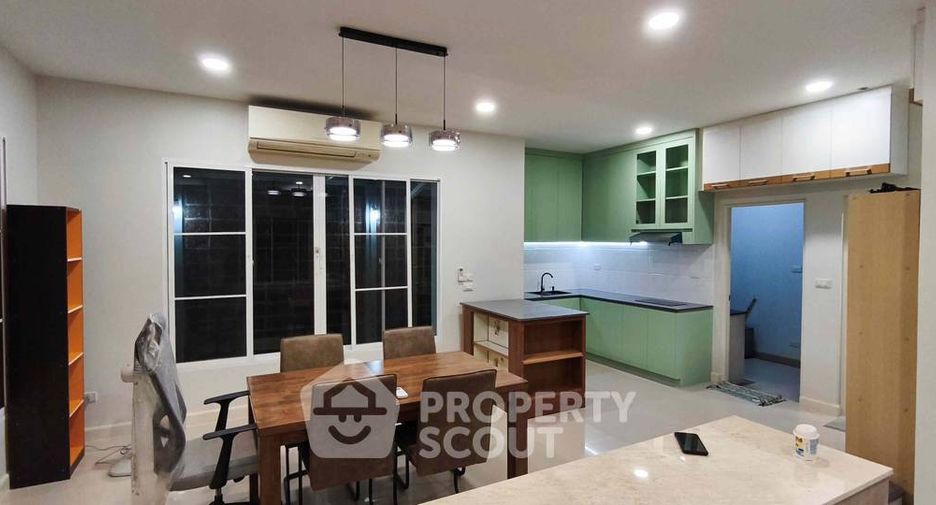 For rent 3 bedrooms house in Chatuchak, Bangkok