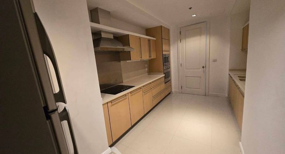 For rent 3 bedrooms condo in Pathum Wan, Bangkok