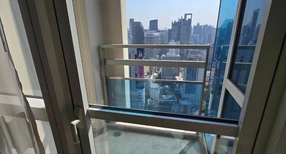 For rent 3 bedrooms condo in Pathum Wan, Bangkok