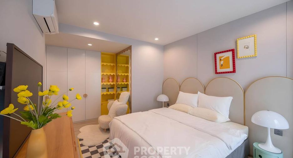 For rent 2 bedrooms condo in Huai Khwang, Bangkok
