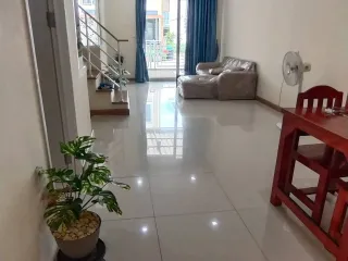 Casa en alquiler de 4 habitaciones en Mueang Samut Prakan, Samut Prakan