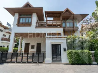 Casa en alquiler de 4 habitaciones en Sathon, Bangkok
