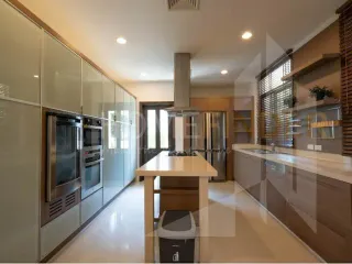 Casa en alquiler de 4 habitaciones en Sathon, Bangkok
