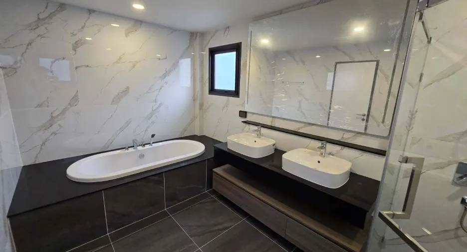 Haus zur Miete mit 4 Zimmer in Bang Phli, Samut Prakan