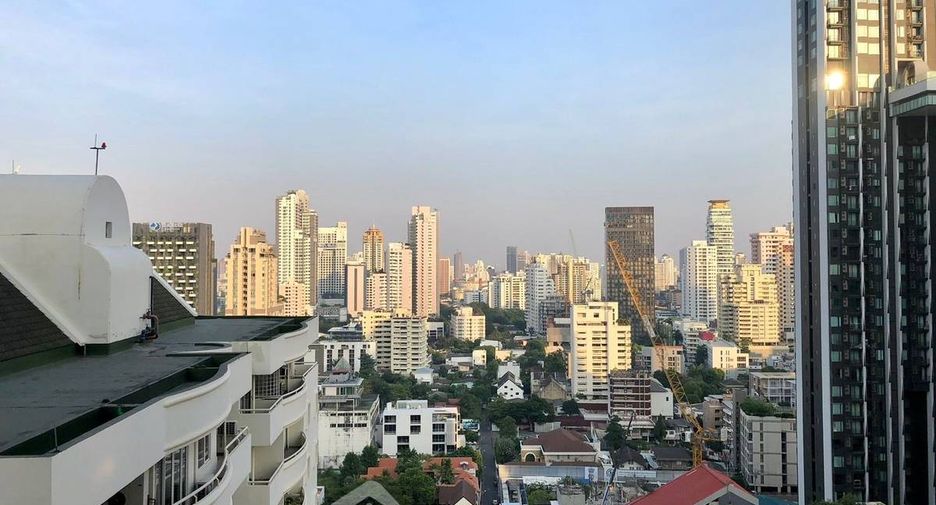 Condo en alquiler de 2 habitaciones en Khlong Toei, Bangkok