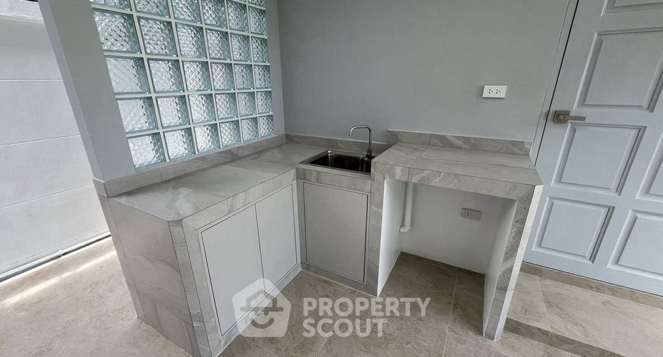 Продажа 4 спальни вилла в Восточная Паттайя, Паттайя