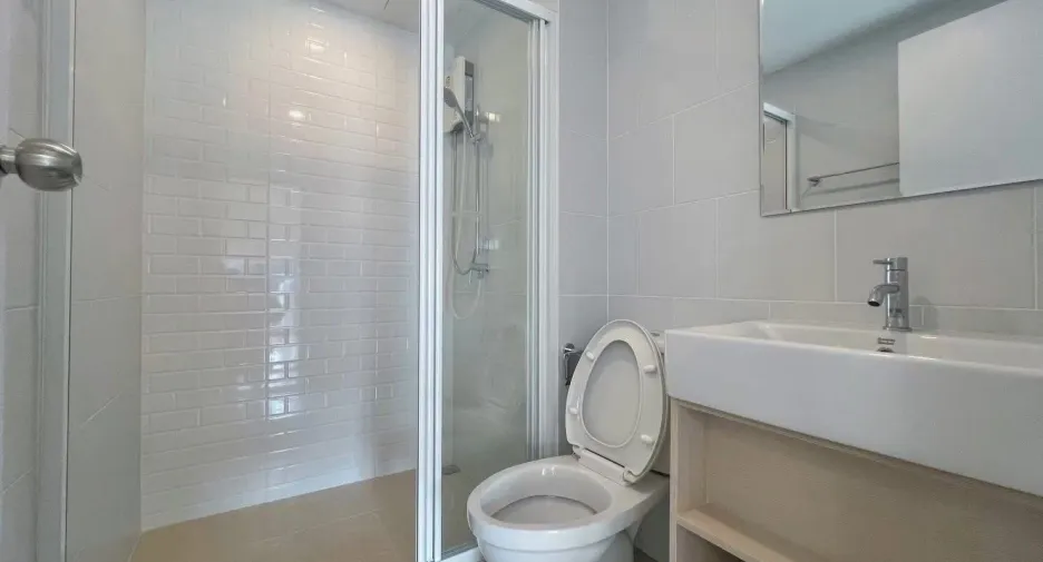 For rent 1 bed condo in Wang Thonglang, Bangkok