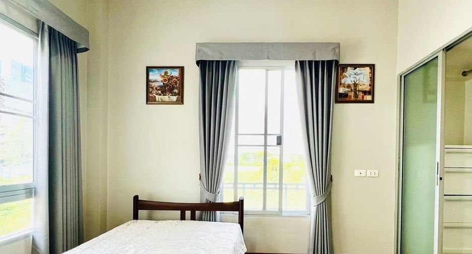 For rent 3 bedrooms townhouse in Suan Luang, Bangkok