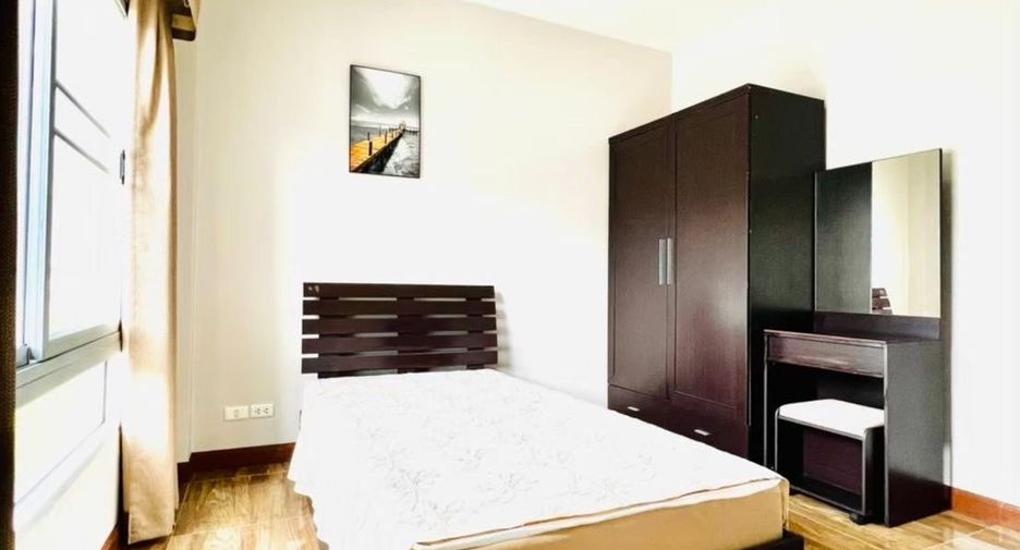 For rent 3 bedrooms townhouse in Suan Luang, Bangkok