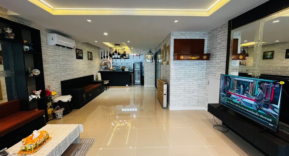 For rent 3 bedrooms townhouse in Kathu, Phuket