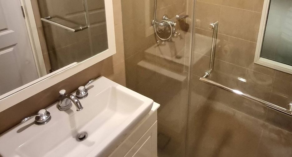 For rent 1 bed condo in Khlong Toei, Bangkok