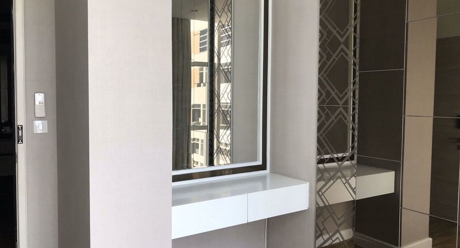 For sale 2 bedrooms condo in Sathon, Bangkok
