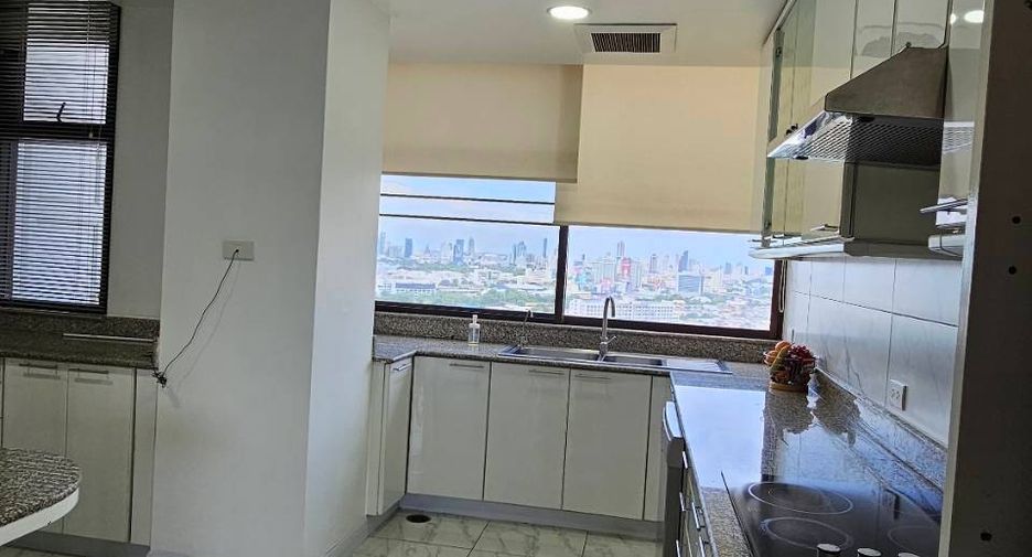 À louer 3 chambres condo à Khlong Toei, Bangkok