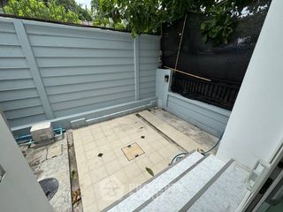 Casa adosada en alquiler de 3 habitaciones en Wang Thonglang, Bangkok