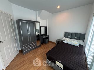 Casa adosada en alquiler de 3 habitaciones en Wang Thonglang, Bangkok