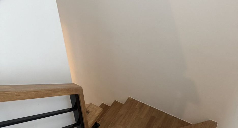 Casa adosada en alquiler de 3 habitaciones en Bang Phli, Samut Prakan
