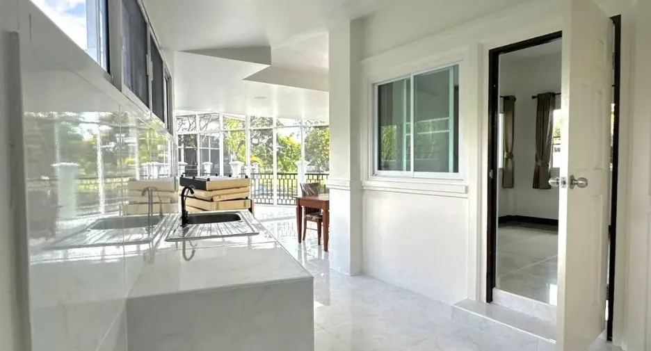 For sale 5 bedrooms house in Hang Dong, Chiang Mai