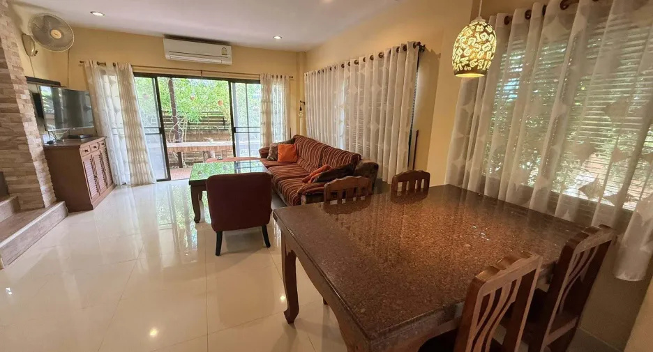 Villa zum Kauf mit 4 Zimmer in Huay Yai, Pattaya