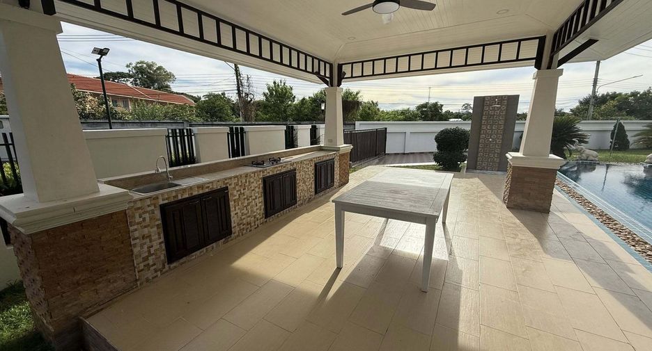 Villa en venta de 4 habitaciones en Huay Yai, Pattaya