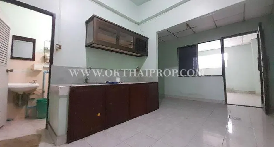 For sale 4 ベッドルーム townhouse in Pak Kret, Nonthaburi
