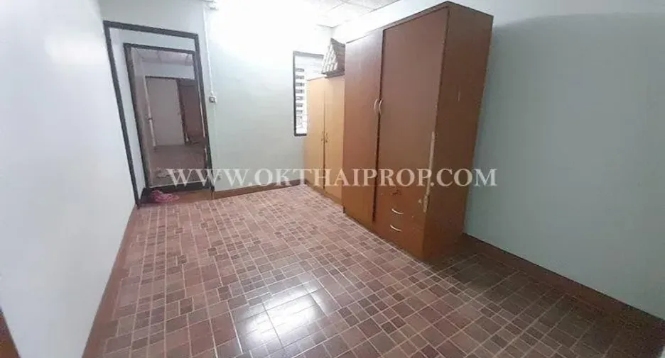 For sale 4 ベッドルーム townhouse in Pak Kret, Nonthaburi