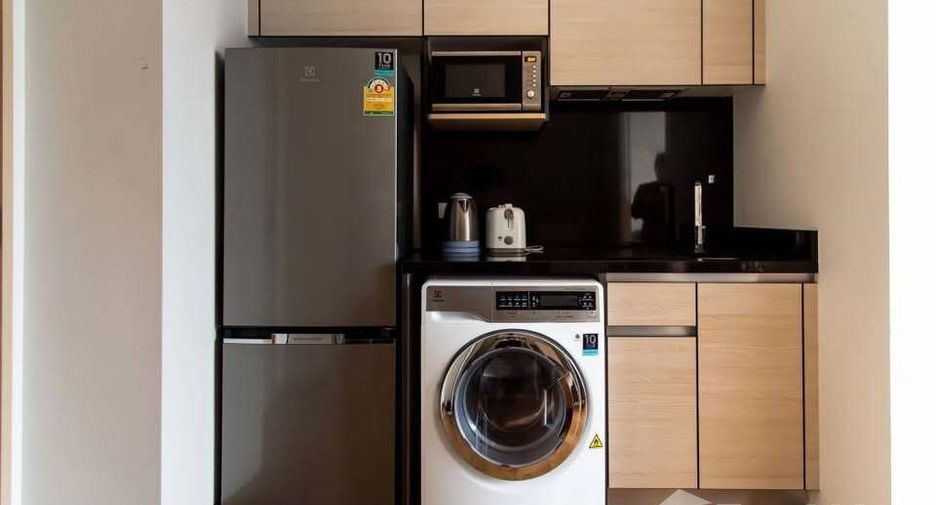 Wohnung zur Miete mit Studio in Khlong Toei, Bangkok