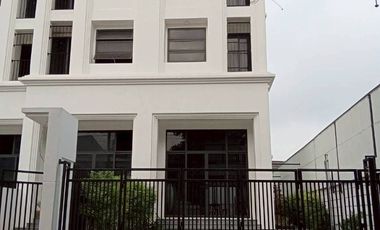 For sale and for rent 3 bedrooms townhouse in Saphan Sung, Bangkok