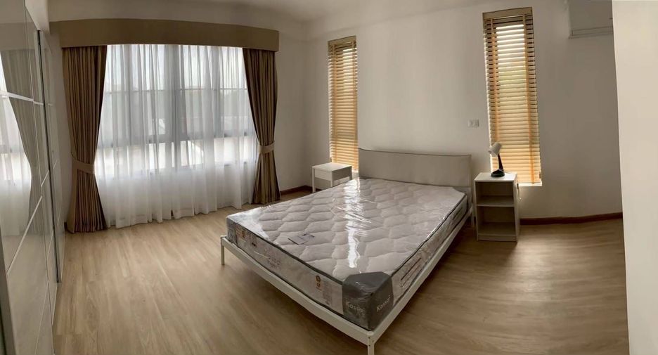 For sale and for rent 3 bedrooms townhouse in Saphan Sung, Bangkok