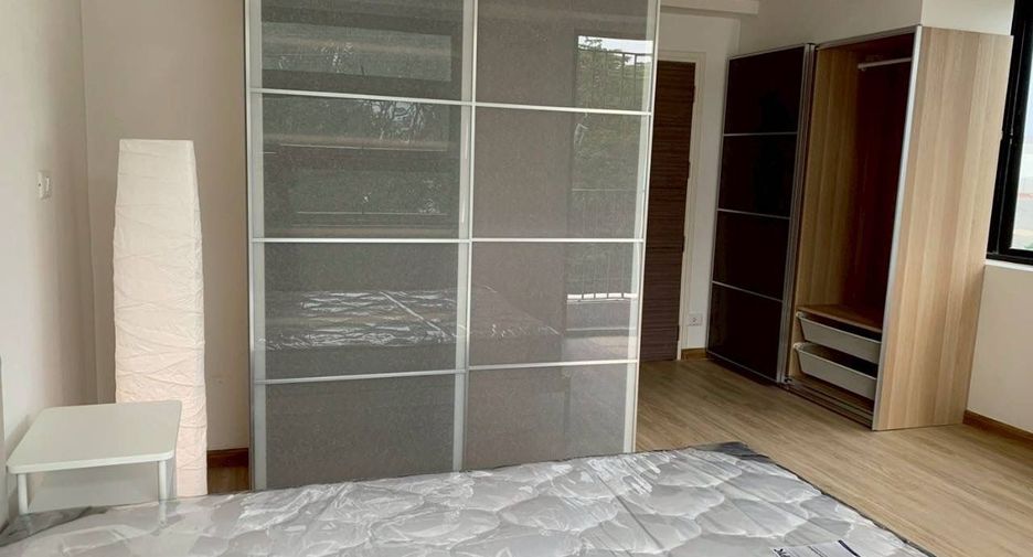 For sale and for rent 3 bedrooms townhouse in Saphan Sung, Bangkok