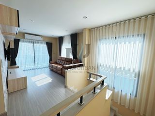 Casa en alquiler de 3 habitaciones en Bang Lamung, Chonburi