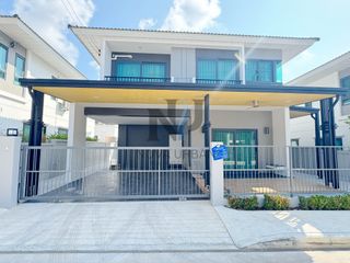 Casa en alquiler de 3 habitaciones en Bang Lamung, Chonburi