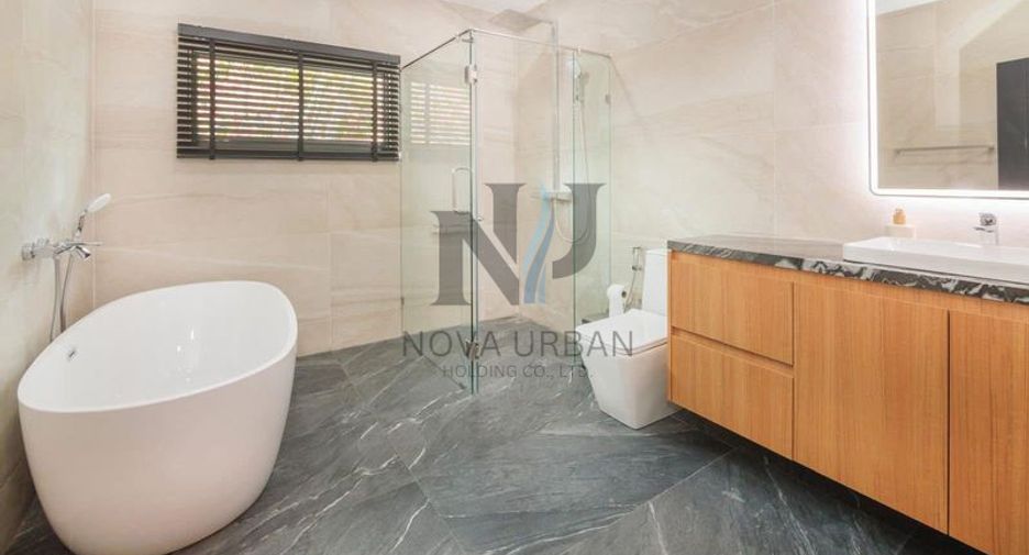 For sale 5 bedrooms villa in East Pattaya, Pattaya