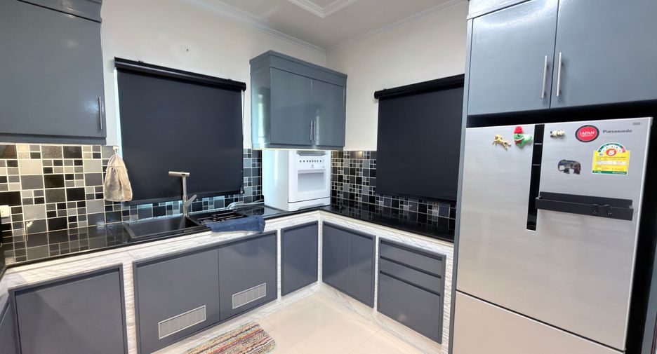 For sale and for rent 4 bedrooms villa in Bang Lamung, Chonburi