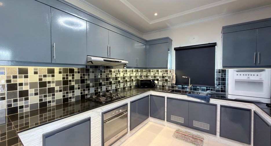 For sale and for rent 4 bedrooms villa in Bang Lamung, Chonburi