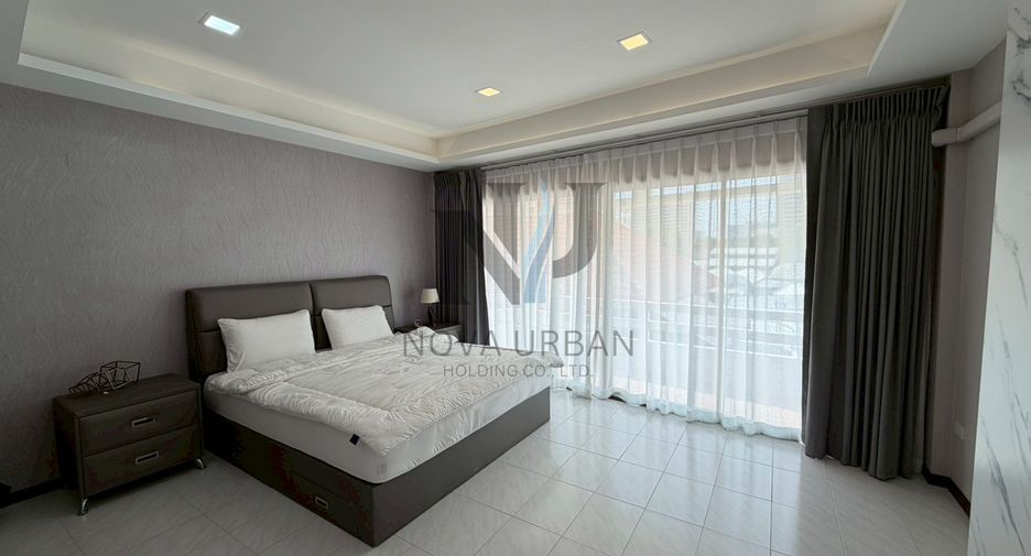 À louer 3 chambres maison de ville à Pratumnak, Pattaya