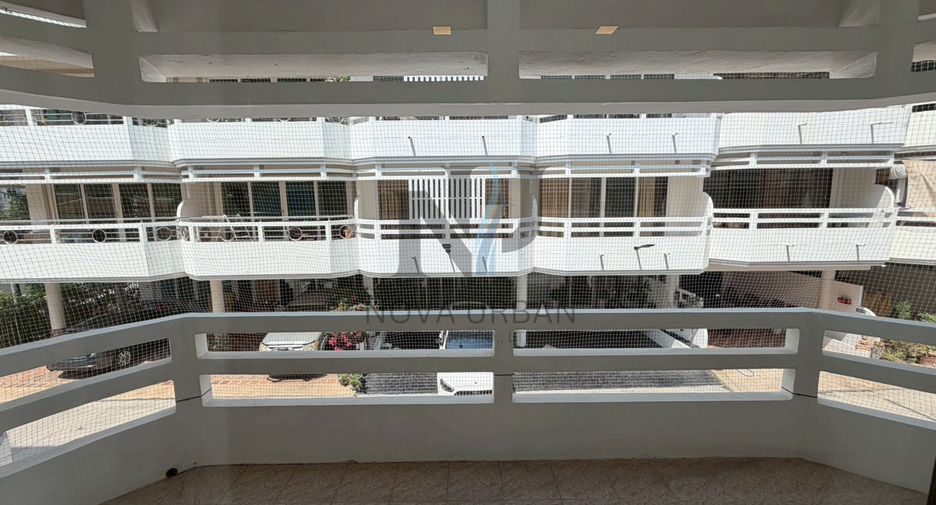 À louer 3 chambres maison de ville à Pratumnak, Pattaya