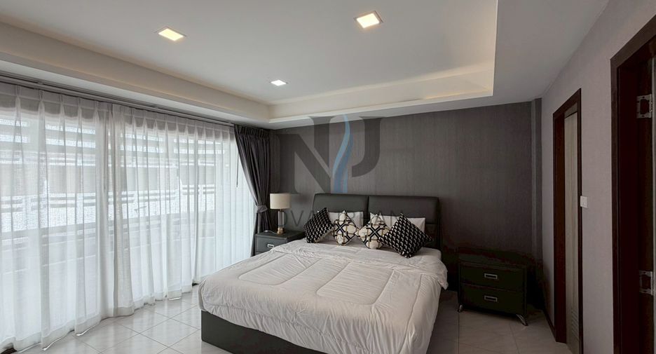 À louer 3 chambres maison de ville à Pratumnak, Pattaya
