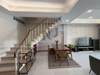 À louer 3 chambres maison de ville à Bang Lamung, Chonburi
