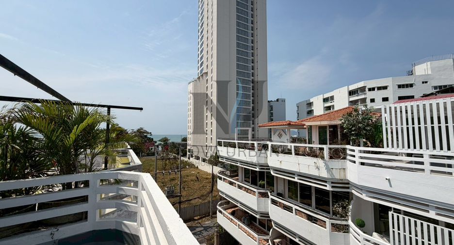 À louer 3 chambres maison de ville à Pratumnak, Pattaya