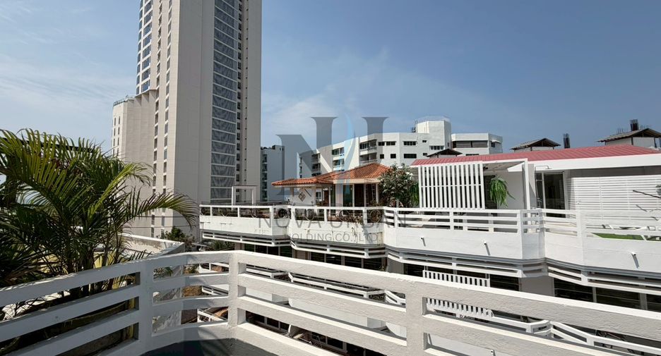 À louer 3 chambres maison de ville à Pratumnak, Pattaya