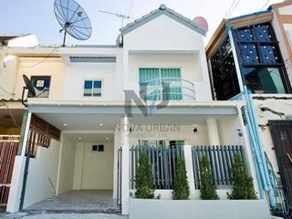 Casa adosada en venta de 2 habitaciones en Bang Lamung, Chonburi