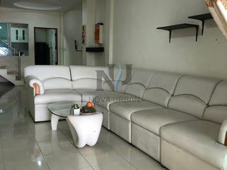 Casa adosada en venta de 2 habitaciones en Bang Lamung, Chonburi