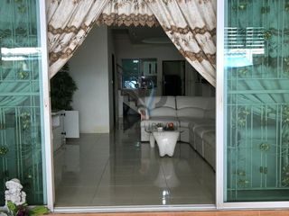 Casa adosada en venta de 2 habitaciones en Bang Lamung, Chonburi