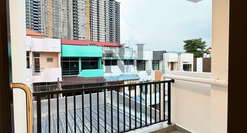 For sale 4 bedrooms townhouse in South Pattaya, Pattaya