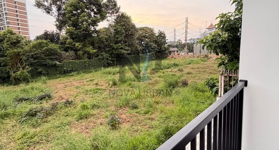 For sale 4 bedrooms townhouse in South Pattaya, Pattaya
