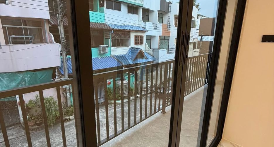 For sale 4 bedrooms townhouse in South Pattaya, Pattaya