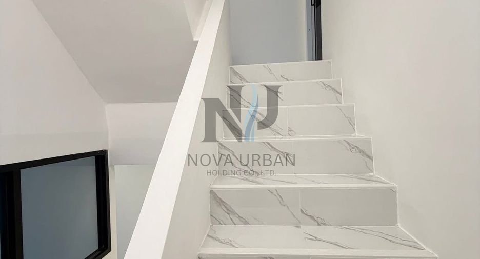 For sale 4 bedrooms townhouse in South Pattaya, Pattaya