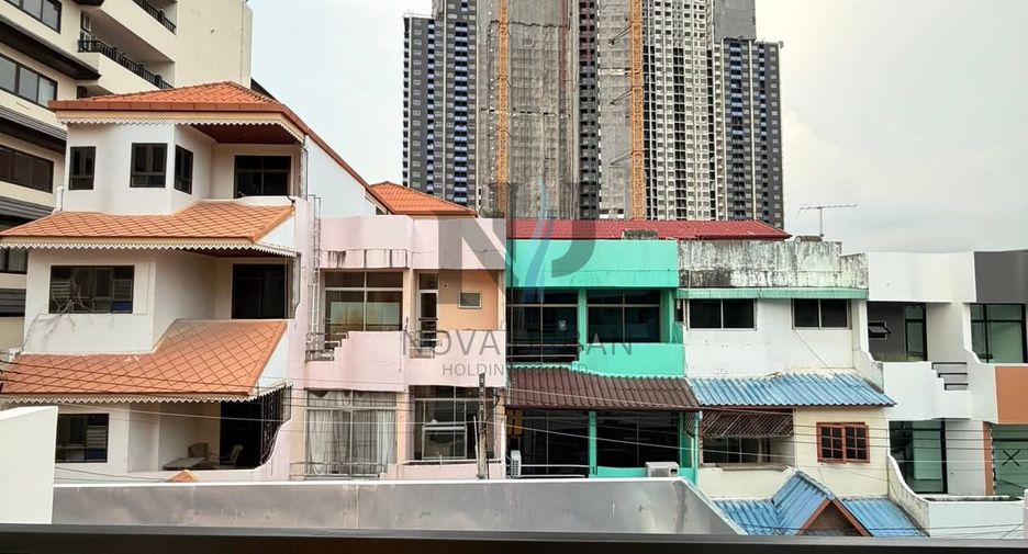 For sale 4 bedrooms townhouse in South Pattaya, Pattaya